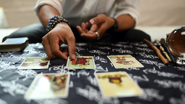 30% of Americans Consult Astrology, Tarot Cards or Fortune Tellers