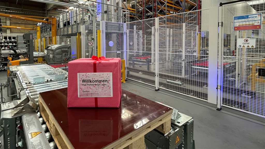 Siemens builds fully automated warehouse with digital twin